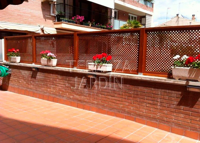 Celosías de madera para decorar tu terraza (y mucho más): dan intimidad,  son cálidas y ¡súper estilosas!